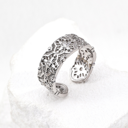 Retro Design Bloom with Zircon Heart Open Ring